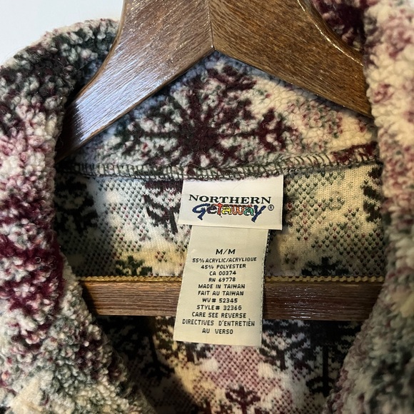 Vintage Northern Getaway Fleece Pull Over - Picture 2 of 15